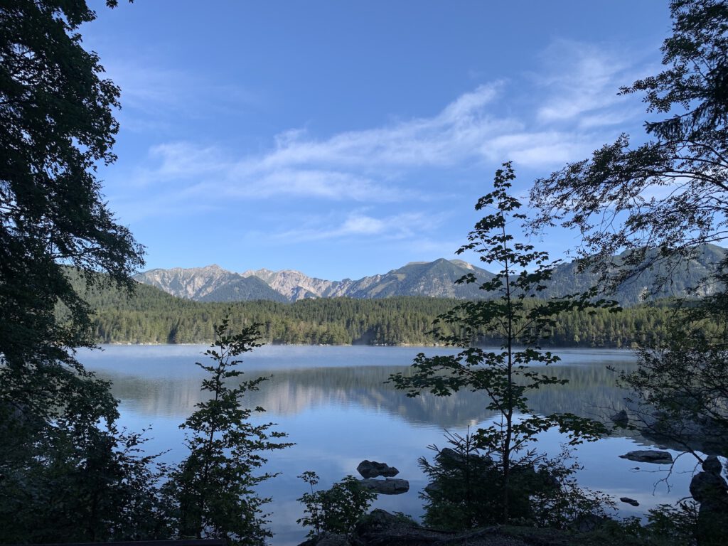 Kein Pferd, keine Krankheit, keine Hausmittel, stattdessen ein Bergseepanorama